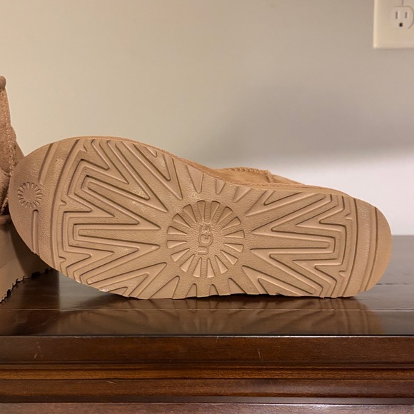 UGG Women’s Classic Ultra Mini Platform Boots - Picture 6 of 16